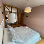 Calidad En Zona Tranquila Apartment